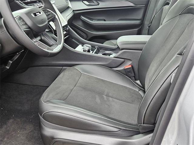 new 2025 Jeep Grand Cherokee car, priced at $41,011