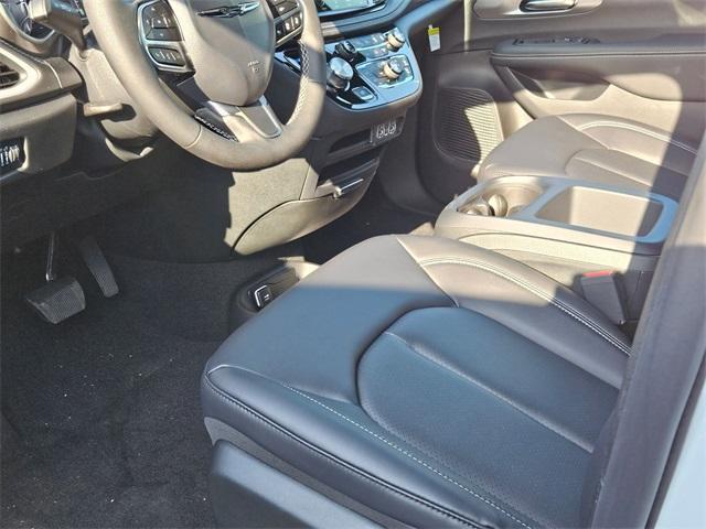 new 2025 Chrysler Pacifica car, priced at $42,691