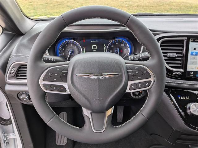 new 2026 Chrysler Pacifica car, priced at $36,361