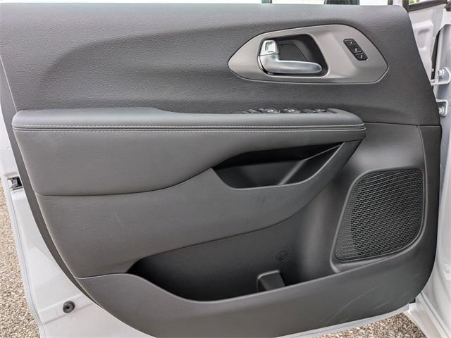 new 2026 Chrysler Pacifica car, priced at $36,361
