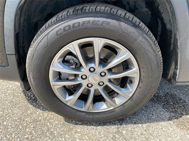 used 2019 Jeep Cherokee car, priced at $15,288