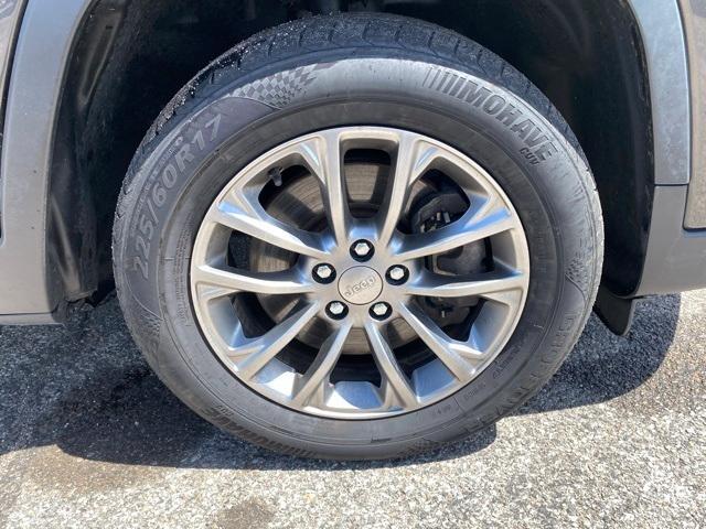 used 2019 Jeep Cherokee car, priced at $11,940