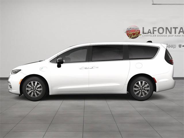 new 2025 Chrysler Pacifica Hybrid car, priced at $47,504