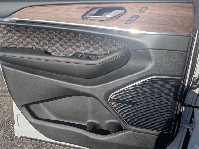 new 2025 Jeep Grand Cherokee car, priced at $56,929