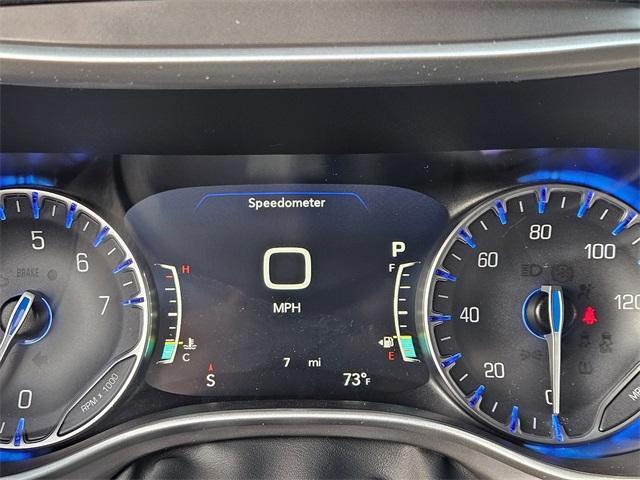 new 2025 Chrysler Pacifica car, priced at $41,596