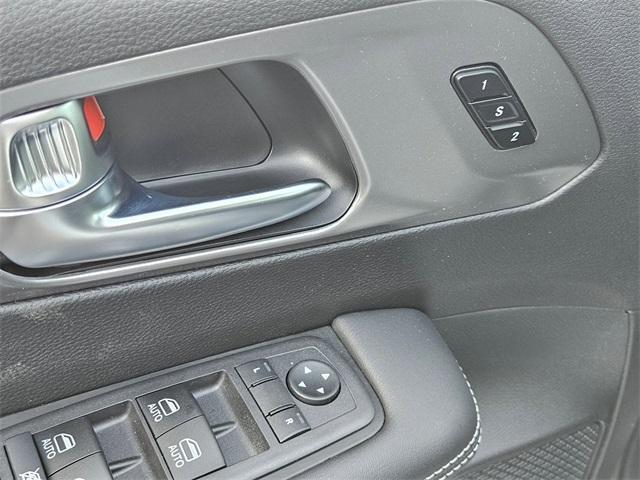 new 2025 Chrysler Pacifica car, priced at $41,596