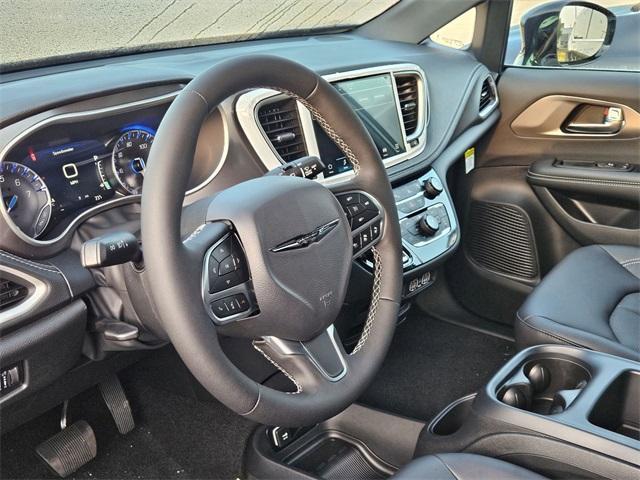new 2025 Chrysler Pacifica car, priced at $41,596