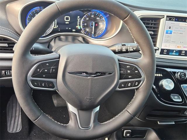 new 2025 Chrysler Pacifica car, priced at $41,596