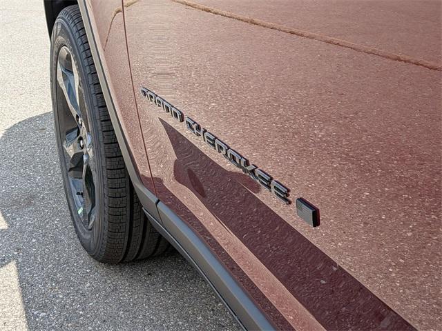 new 2025 Jeep Grand Cherokee car, priced at $44,585