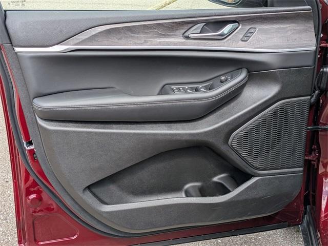 new 2025 Jeep Grand Cherokee car, priced at $38,335