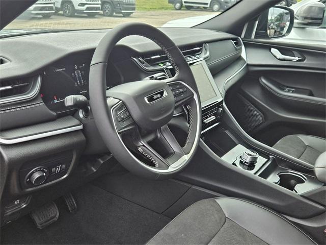 new 2025 Jeep Grand Cherokee car, priced at $41,011
