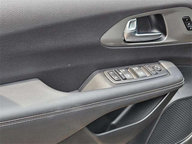 new 2025 Chrysler Pacifica car, priced at $42,406