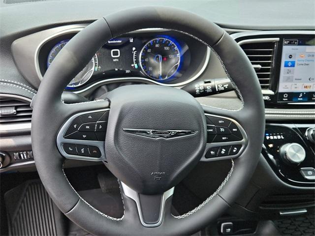 new 2025 Chrysler Pacifica car, priced at $42,406