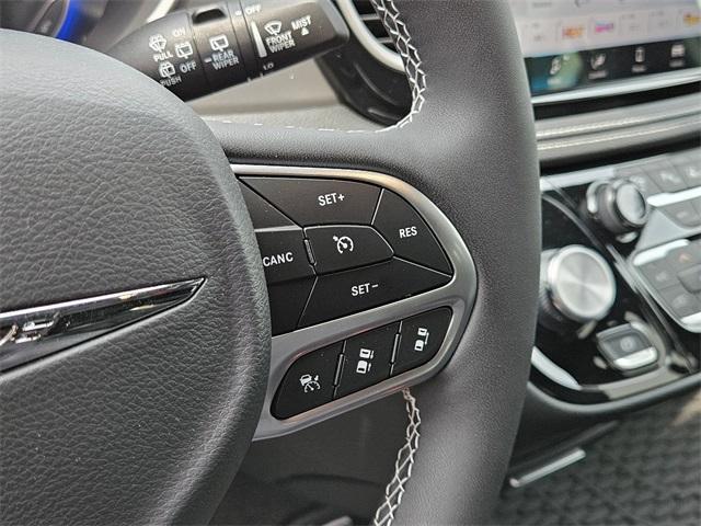new 2025 Chrysler Pacifica car, priced at $42,406