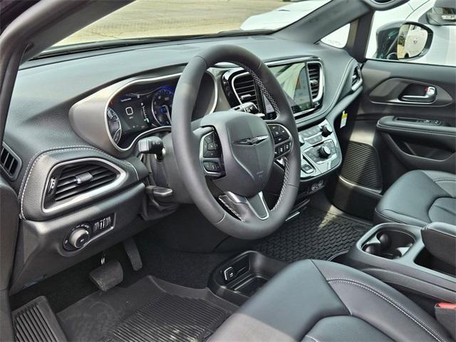 new 2025 Chrysler Pacifica car, priced at $42,406