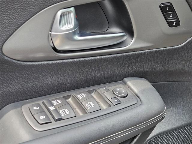 new 2025 Chrysler Pacifica car, priced at $42,406