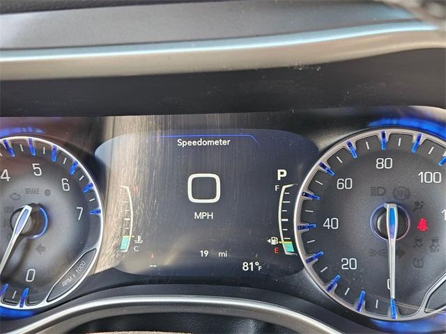 new 2025 Chrysler Pacifica car, priced at $42,020