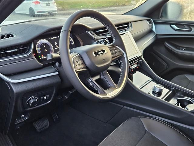 new 2025 Jeep Grand Cherokee car, priced at $39,901