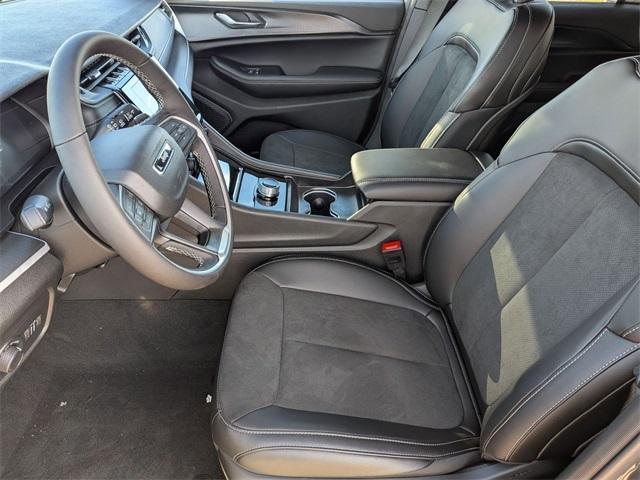 new 2025 Jeep Grand Cherokee car, priced at $40,410