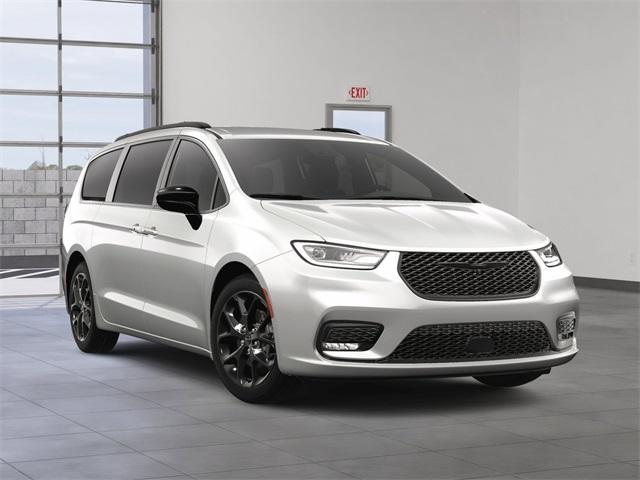 new 2024 Chrysler Pacifica car, priced at $41,062