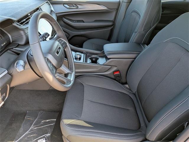 new 2025 Jeep Grand Cherokee car, priced at $38,817