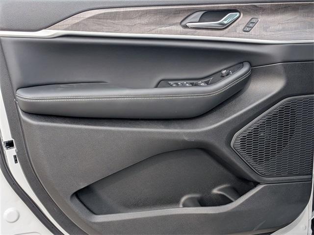 new 2025 Jeep Grand Cherokee car, priced at $39,676