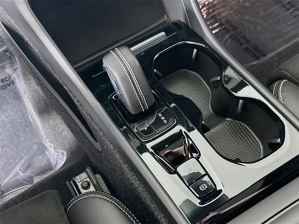 used 2021 Volvo XC40 car, priced at $21,490