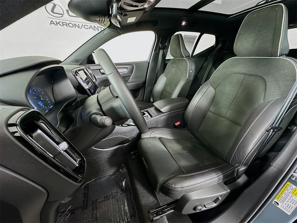 used 2021 Volvo XC40 car, priced at $21,490