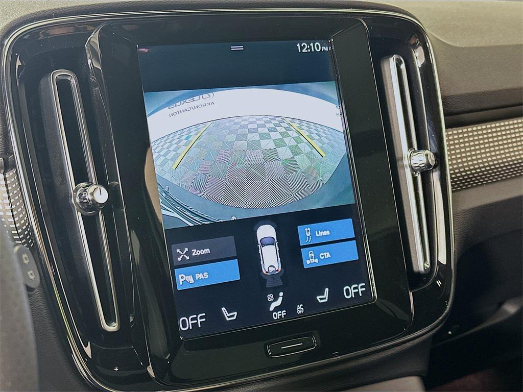 used 2021 Volvo XC40 car, priced at $21,490