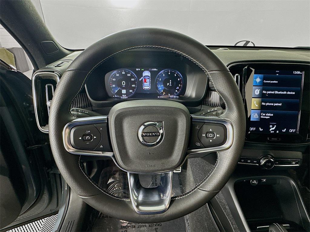 used 2021 Volvo XC40 car, priced at $21,490
