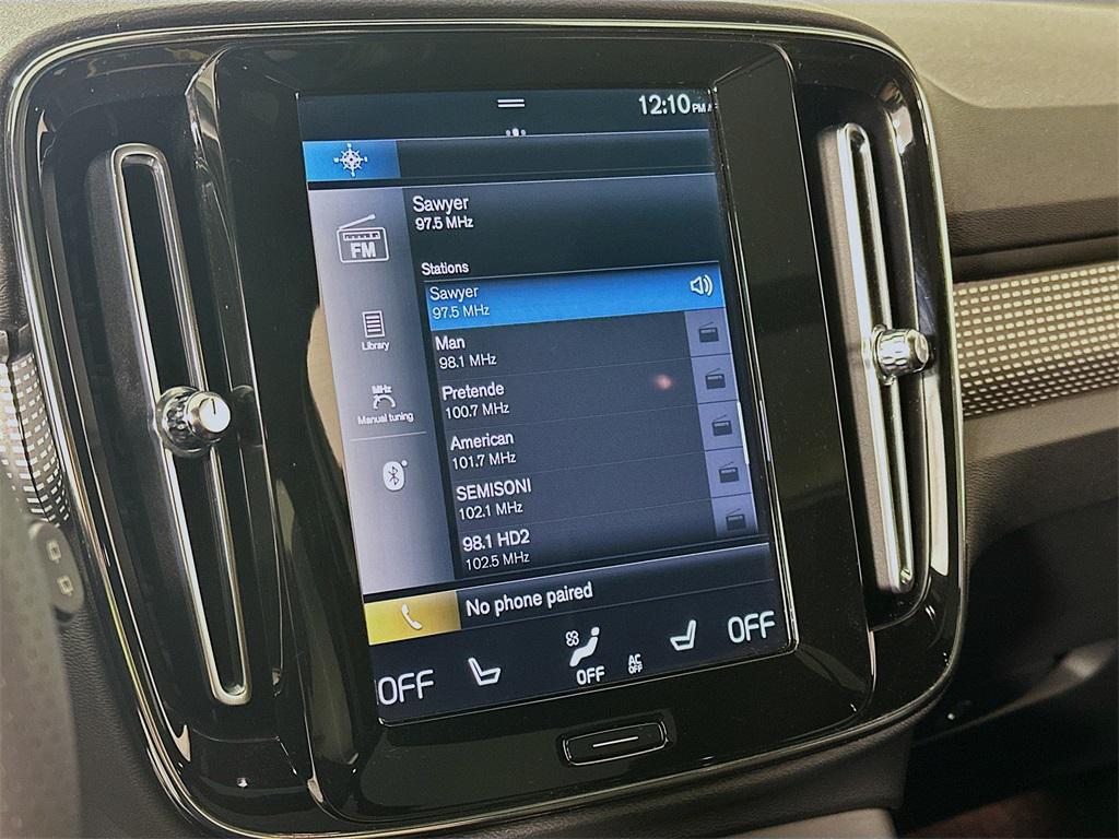 used 2021 Volvo XC40 car, priced at $21,490