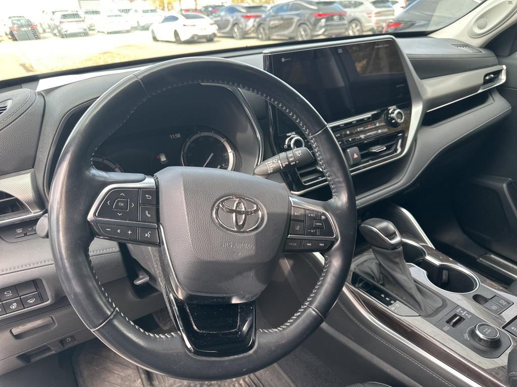 used 2021 Toyota Highlander car, priced at $36,890