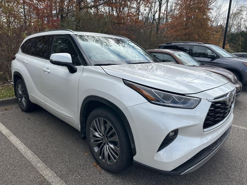 used 2021 Toyota Highlander car, priced at $36,890