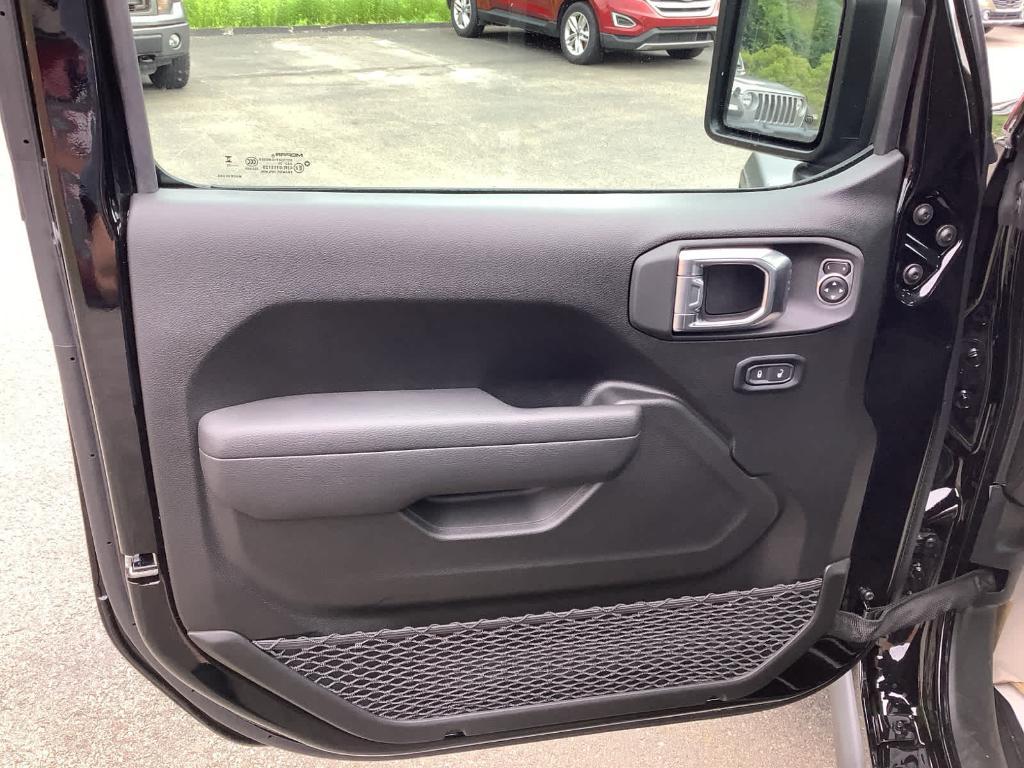 new 2025 Jeep Wrangler car, priced at $55,275
