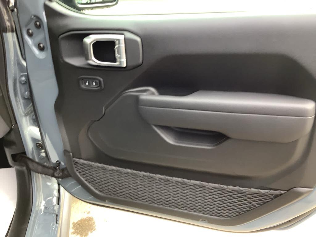 new 2025 Jeep Gladiator car, priced at $43,385