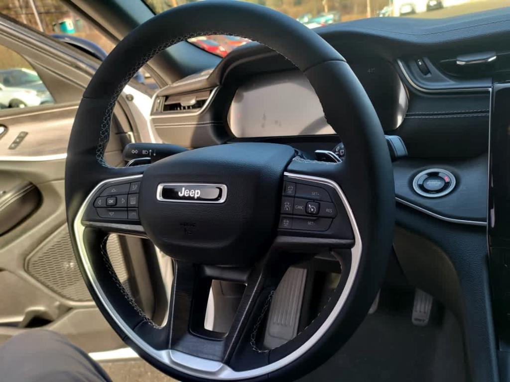 new 2025 Jeep Grand Cherokee car, priced at $45,066