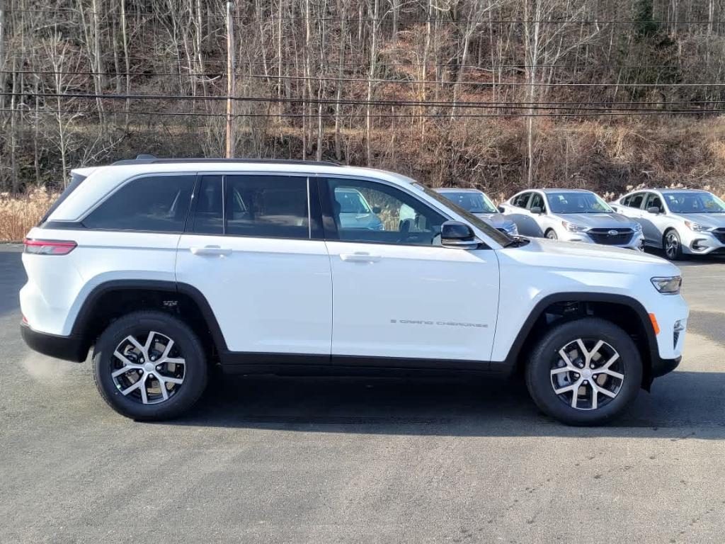 new 2025 Jeep Grand Cherokee car, priced at $45,066