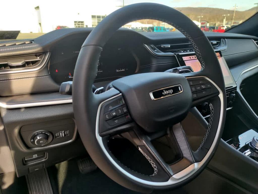 new 2025 Jeep Grand Cherokee car, priced at $45,066