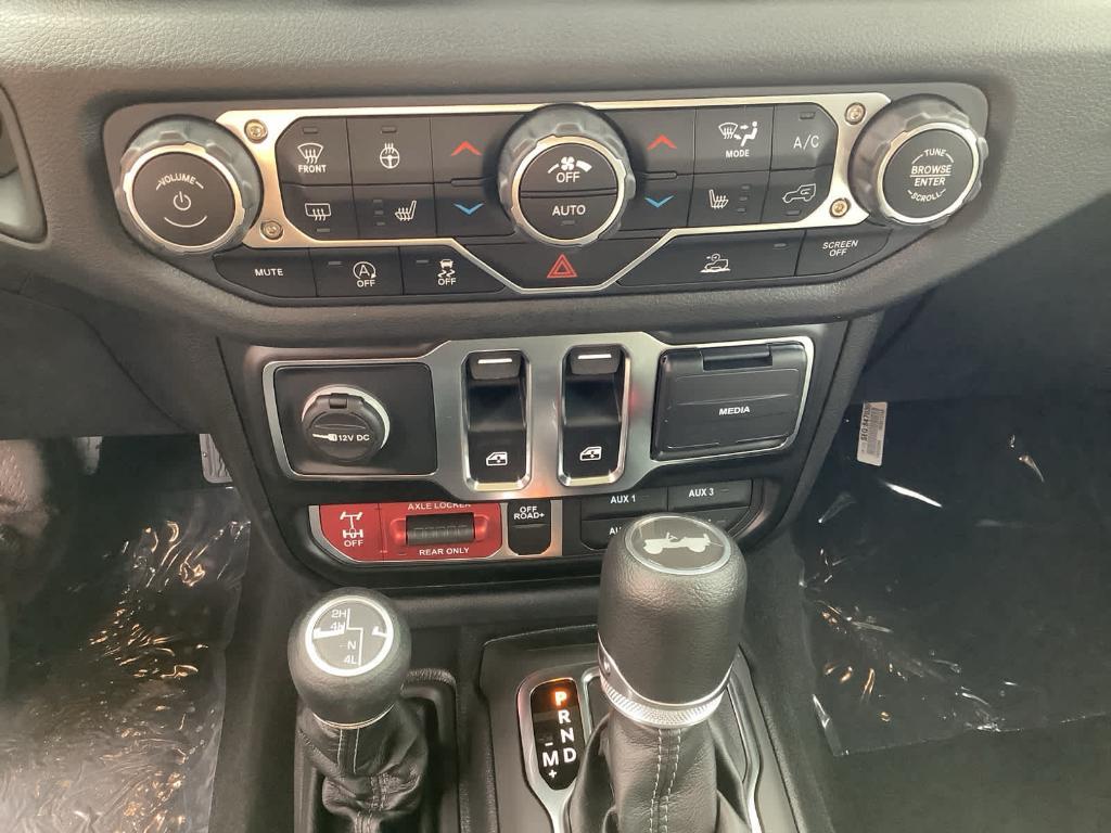 new 2025 Jeep Wrangler car, priced at $48,475