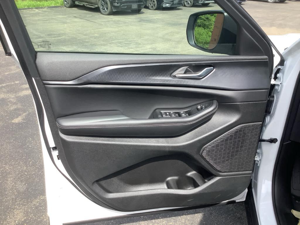 new 2025 Jeep Grand Cherokee car, priced at $41,780