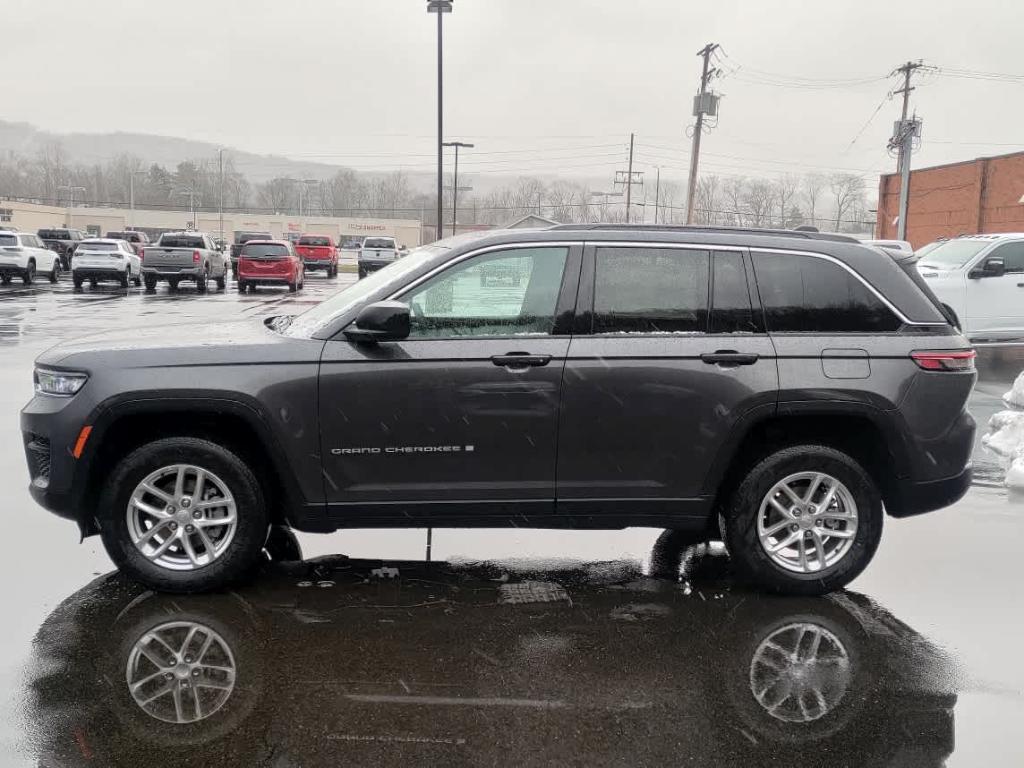 new 2025 Jeep Grand Cherokee car, priced at $40,699