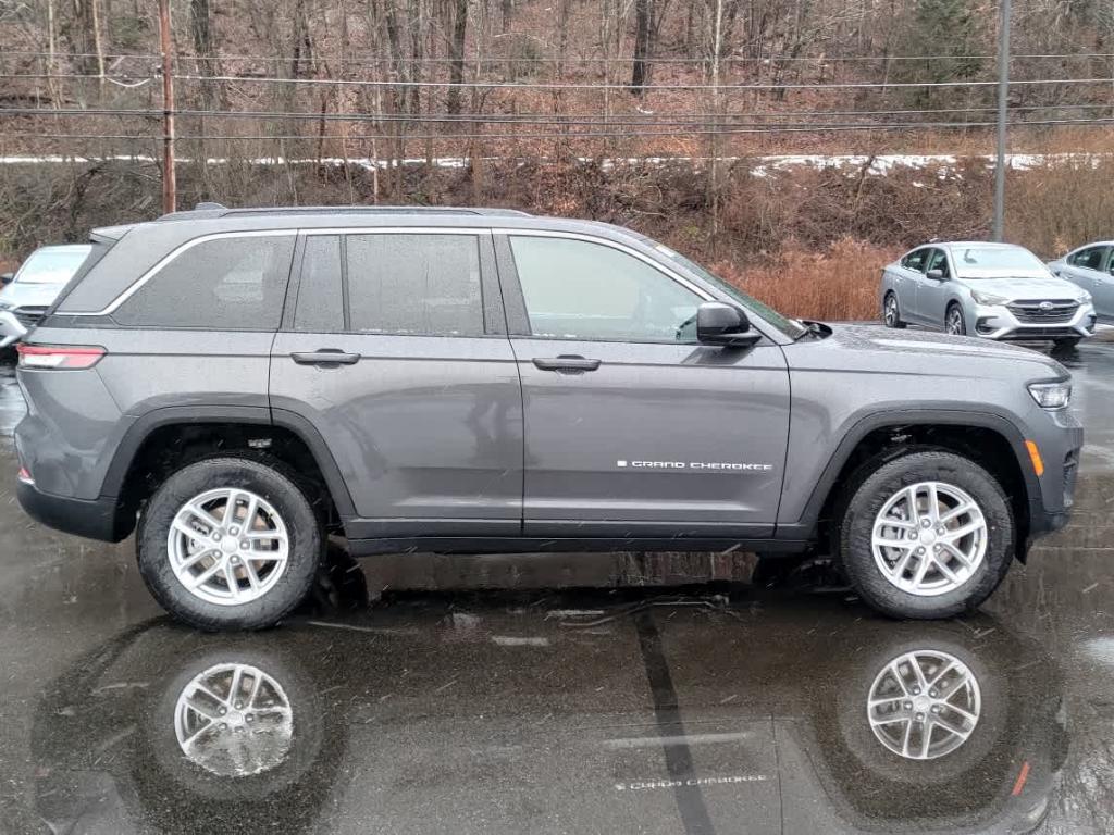 new 2025 Jeep Grand Cherokee car, priced at $40,699