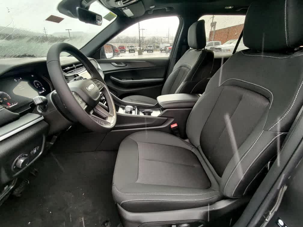 new 2025 Jeep Grand Cherokee car, priced at $40,699