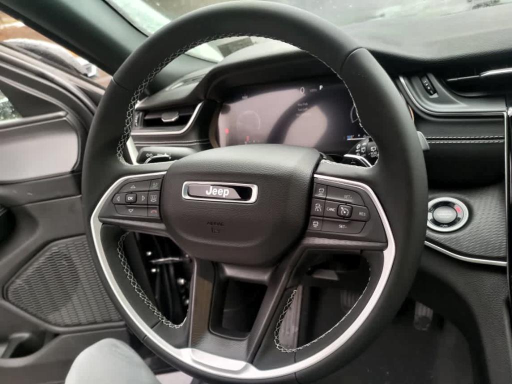 new 2025 Jeep Grand Cherokee car, priced at $40,699