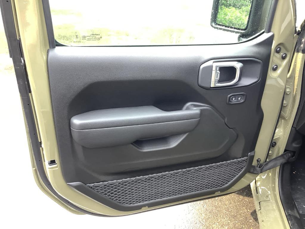 new 2025 Jeep Wrangler car, priced at $39,575