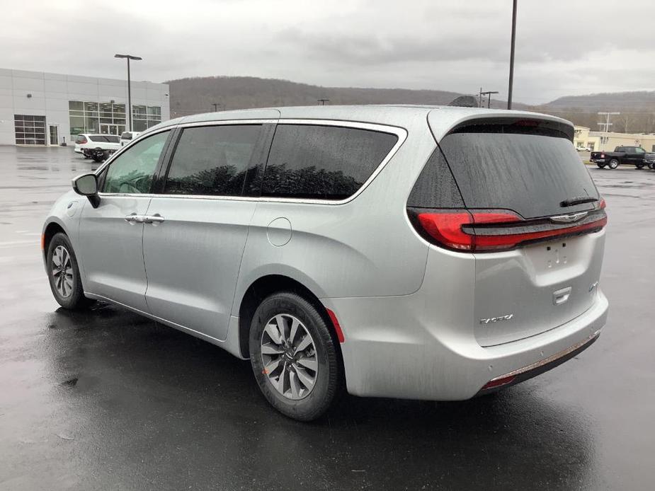 new 2023 Chrysler Pacifica Hybrid car, priced at $49,671