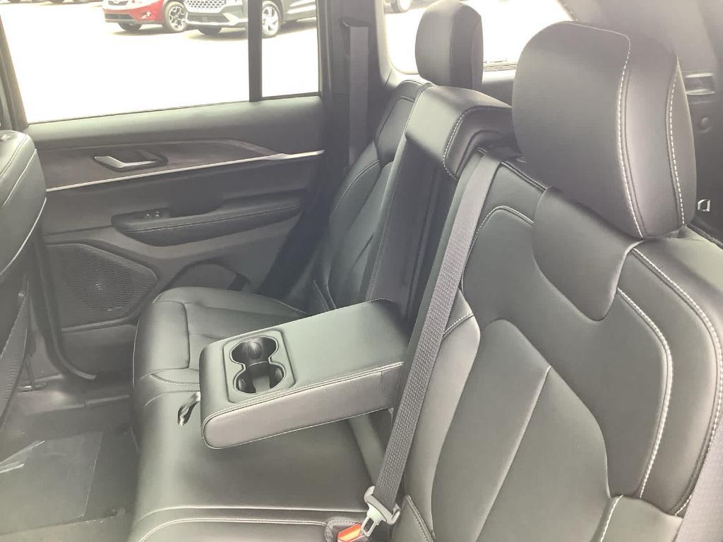 new 2025 Jeep Grand Cherokee car, priced at $50,010