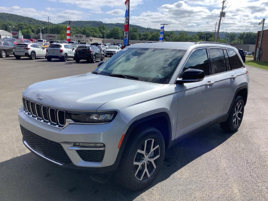 new 2025 Jeep Grand Cherokee car, priced at $47,495