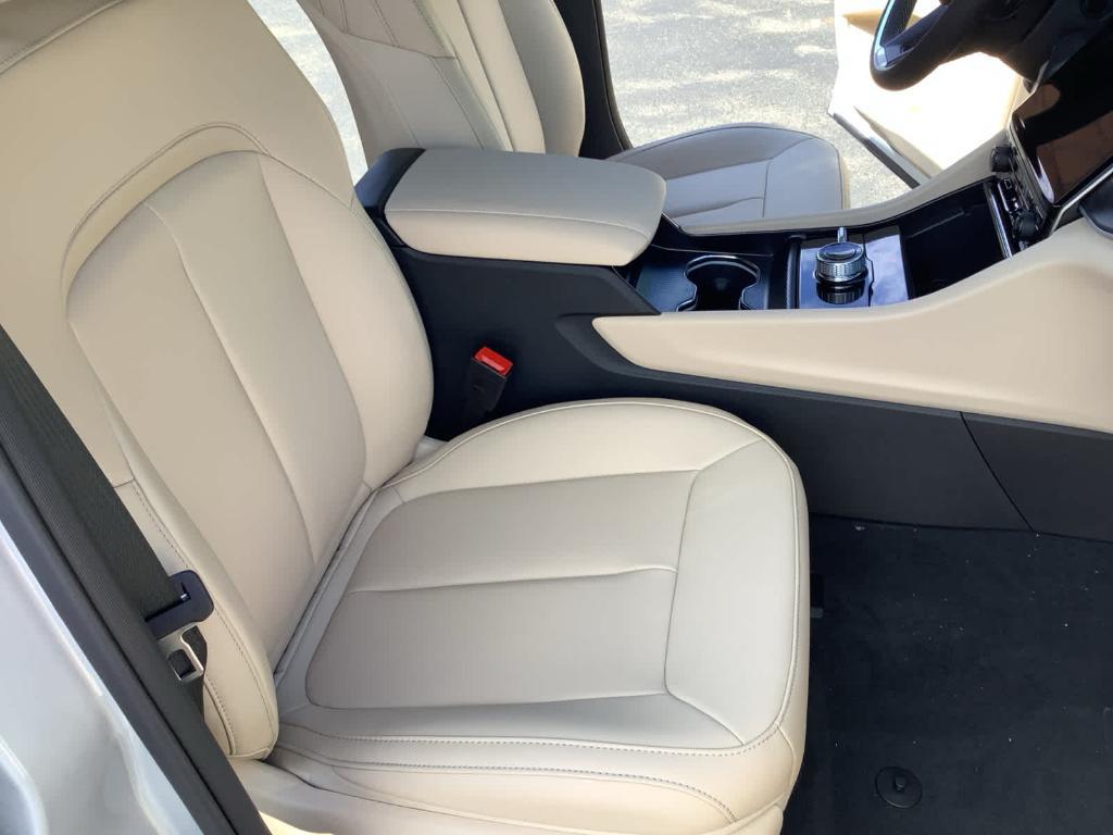 new 2025 Jeep Grand Cherokee car, priced at $47,495