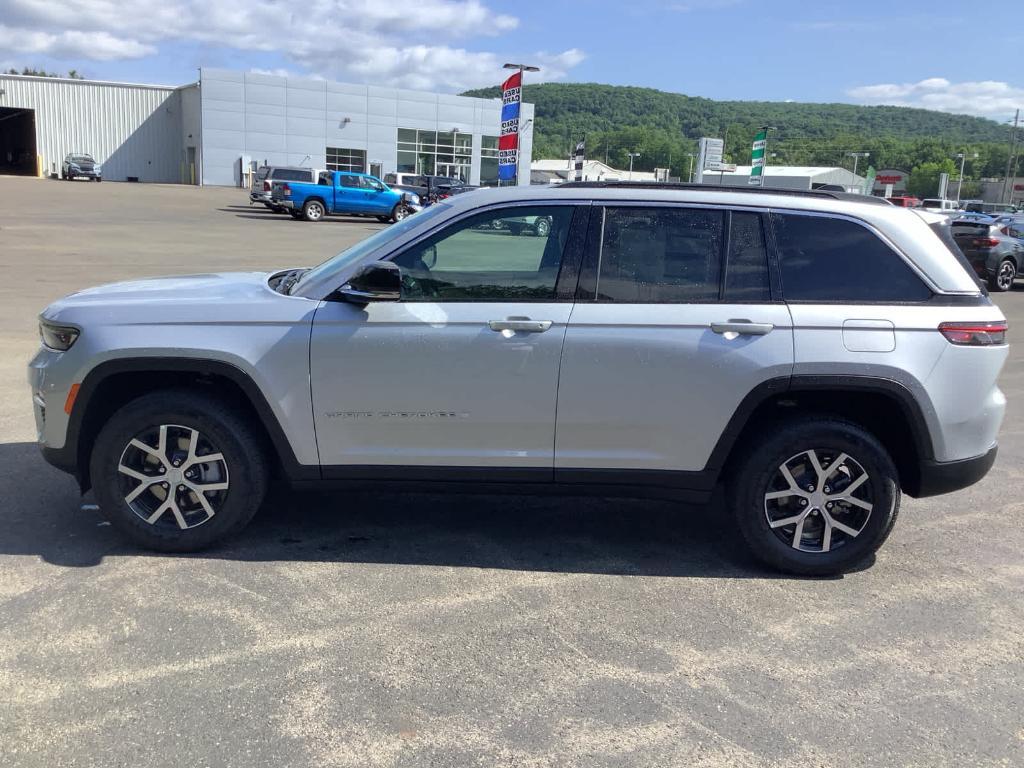 new 2025 Jeep Grand Cherokee car, priced at $47,495